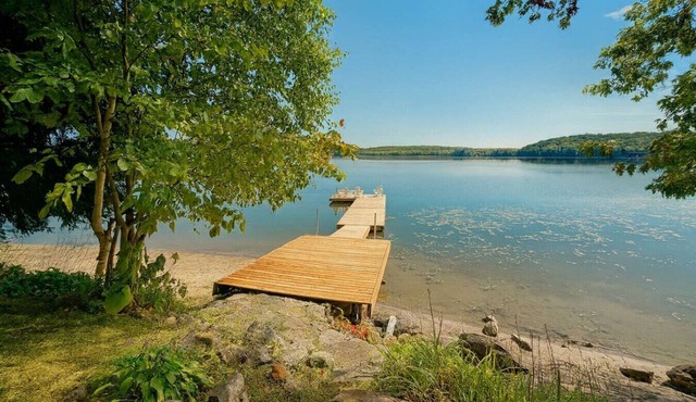 Muskoka Waterfront Cottage on Three Mile Lake