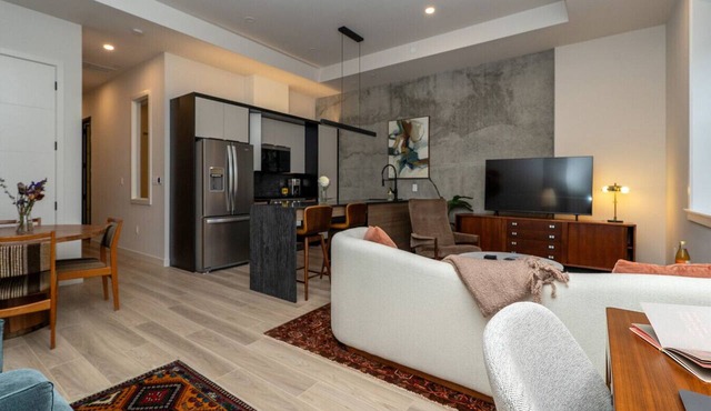 *NEW Stunning 2B/1B Downtown Halifax
