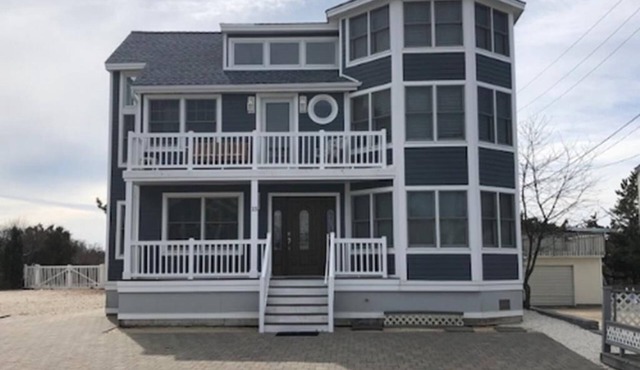 OCEAN FRONT DUPLEX IN BARNEGAT LIGHT!