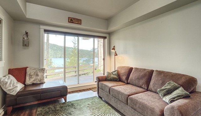 Oceanfront view 2 entertainment areas - Backyard