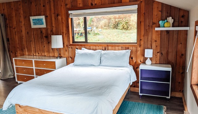 Peaceful 2 Bedroom Farmhouse at Nettledown Farms