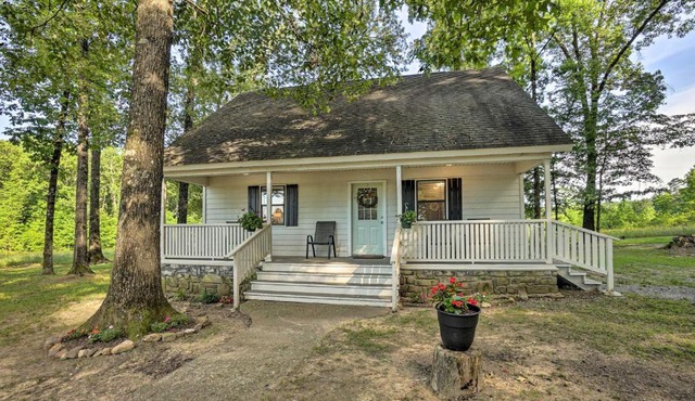 Peaceful Broken Bow Cottage w/Fire Pit! in Broken Bow