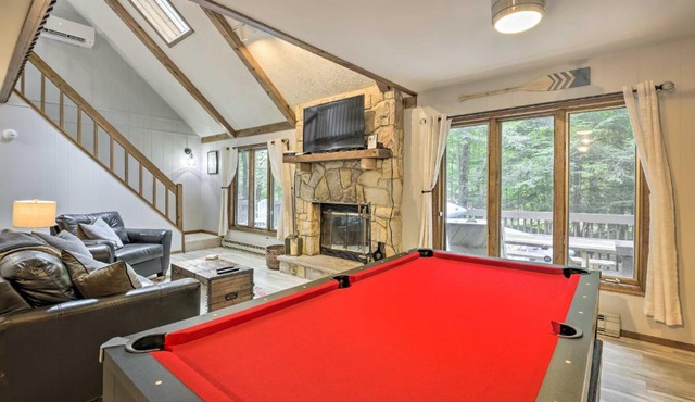 Peaceful Poconos Hideaway Grill and Fire Pit!