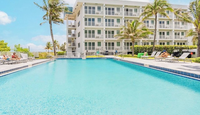Pompano Beach | Coastal Ocean Retreat | Pool + Beach