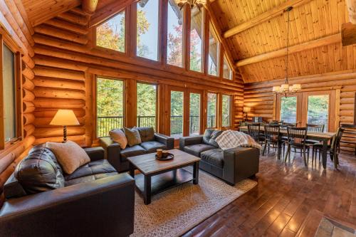 Private A-Frame Log Cabin near Tremblant With Hot tub Game Room