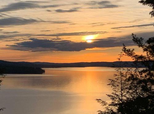 Private Cliffside Chalet Nestled in Nature With Western Sunsets & Waterfront Access Near Algonquin Park- Pass Included