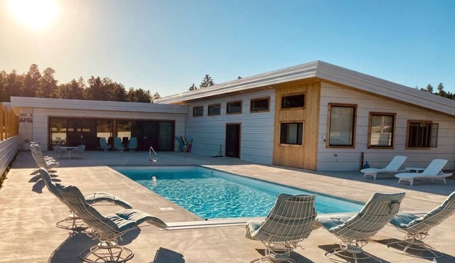 Private Pool Paradise - MCM Luxury Black Hills Escape for Families & Friends