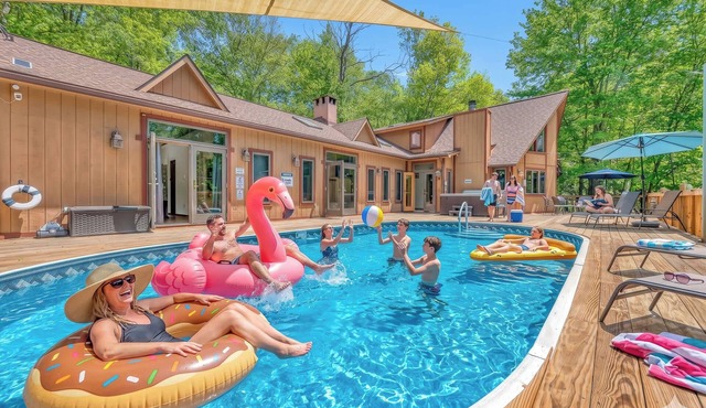 Private Pool, Hot Tub, 4Bdrm, Firepit, Arrowhead
