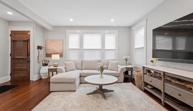 Red Cross Haven Modern 2BR w Private Bathrooms
