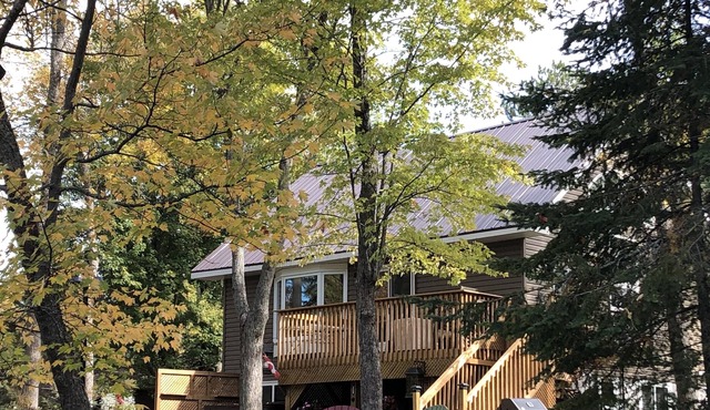 River Access, Private Hot Tub, Quiet Spot in Town in North Bay