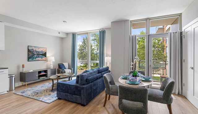 Riverfront condo 2BR 2BA, near NDU, w/roof deck & pkg