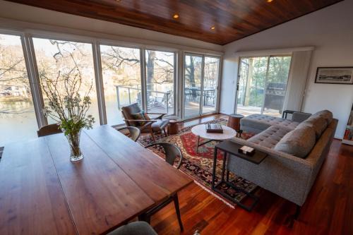 Riverfront home with multiple decks, central AC, washerdryer - two dogs OK