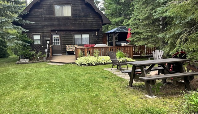 Rustic Cabin at Wizard Lake with Hot Tub