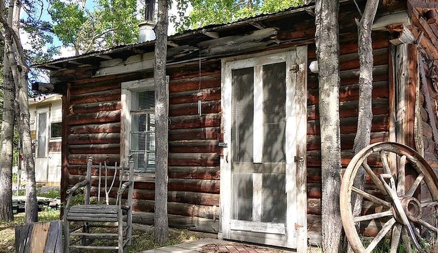 Rustic Getaway Cabin with Complimentary Wi-Fi near Whitehorse, Yukon