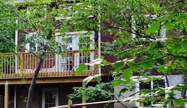 Rustic, Pet Friendly, FirePlace/Pit, PoolTable, HS Wi-Fi, 60”TVs Indoor pools