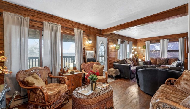 Rustic Shadows - Sioux Falls Escape, Firepit, Pet Friendly!