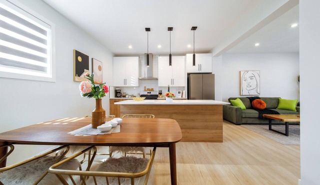 RusticModern3CornerSuite | KingBED | Parking | WEM | wifi in Edmonton
