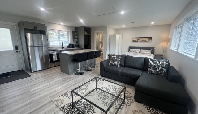 Separate Sunny Studio close to the Beach!