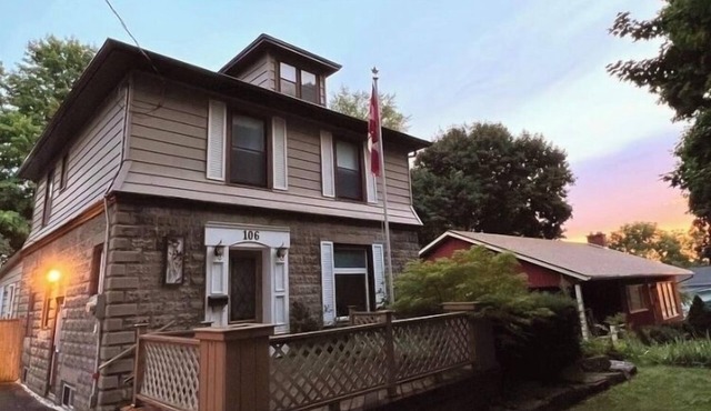 SIMCOE SUITES - QUIET 3 BEDROOM HOUSE