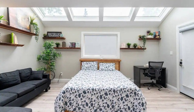 Single Bachelor unit en-suite in Waterloon