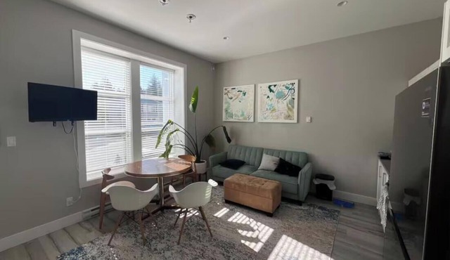 Sooke Broomhill Abode