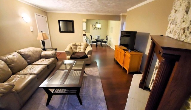 Spacious 2 Bed Condo, Pet Friendly