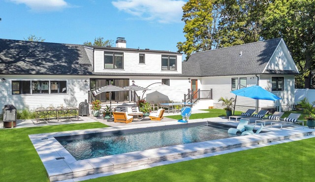 Spacious and Modern Westhampton Beach Home, Close to Beaches and Town,.