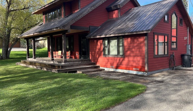 Spacious E. Jackson home with "Hike-In Hike-Out" access to Cache Creek Trails!