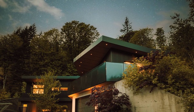 Squamish Mountain-view Suite