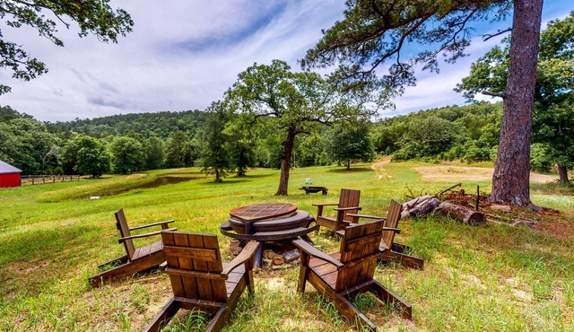 Stone cabin with a pond & water access - firepit, dog-friendly