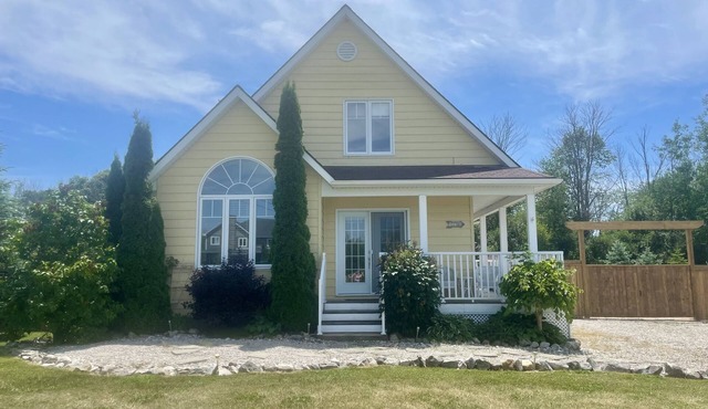 Stunning Cape Cod Style Cottage, Huron County