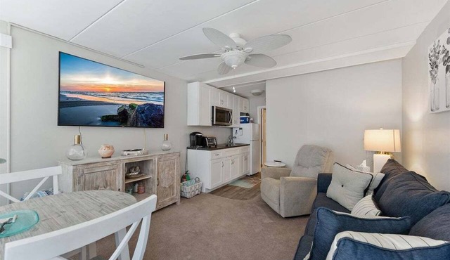 Sun, Sand &Poolside Fun! Beautiful 1BR Beach Condo