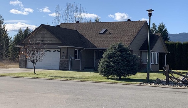 This beautiful rancher style home located near the majestic Well Grey Park.