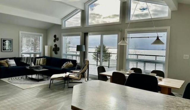 Three Sisters Keep on Lake Superior - Right on the water, with panoramic views!