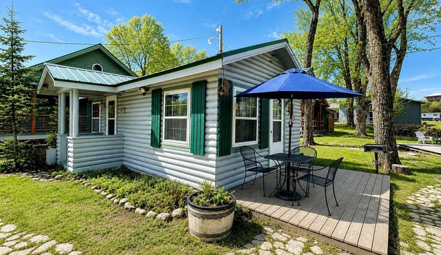 Tiny Cabin Perfect an Individual Escape with BBQ in Riverside, Wyoming