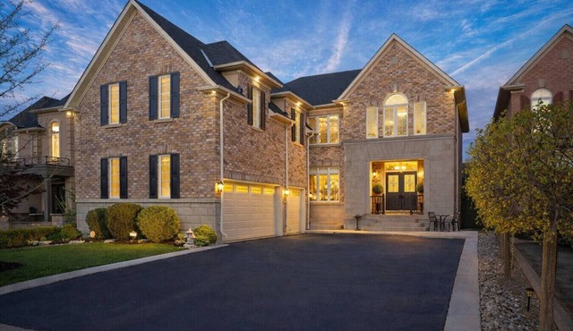 Two Independent Suites · Two Entrances · Sleeps 8 · Fireplace + Sun-Filled Upper Unit in Brampton