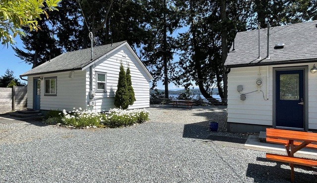 Two Waterfront Cottages with Beach Access - Sleeps 6