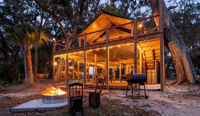 Unique Marshfront Treehouse Stay with Heated Soaking Tub & Adventure-Inspired Escape in Townsend, Georgia