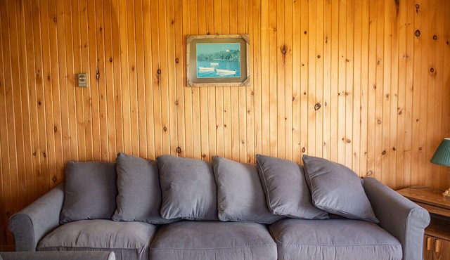 Unit 2 - Bay view duplex cottage, near coffee shops, restaurants and beach