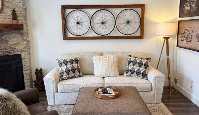 Updated condo & easy access to hot tub/pool
