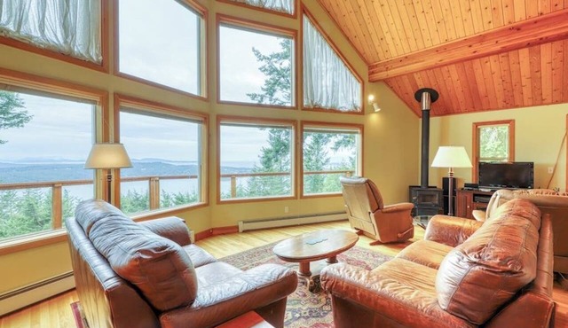 Updated Eastsound Home with Stunning Mountain and Ocean Views in Eastsound