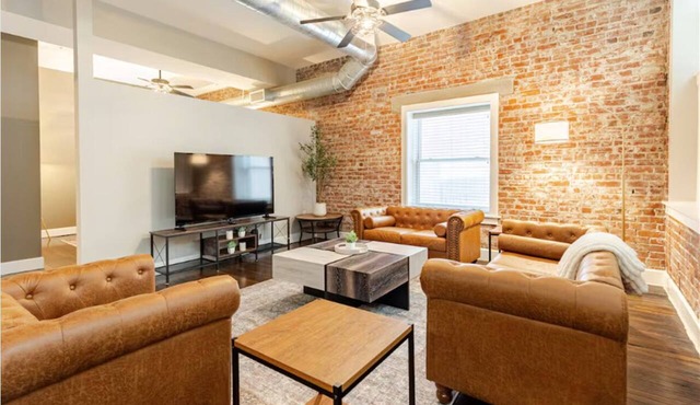 Upscale Downtown Indy 1BR Apartment Walk to Stadiums