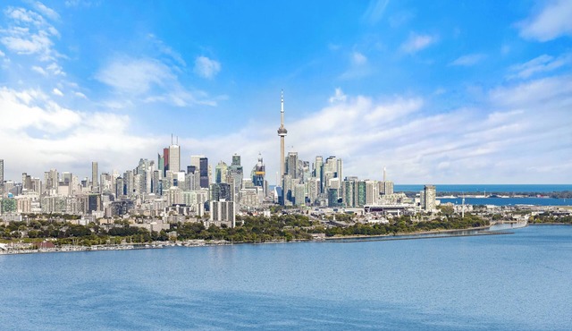 Upscale Penthouse with breathtaking unobstructed views