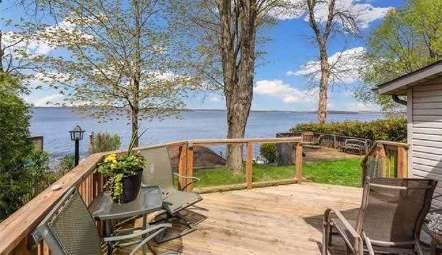 Waterfront 2 bedroom cottage