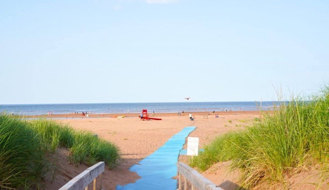 Waterfront Beach House On Malpeque Bay, 7 Minutes To Cabot Beach Provincial Park