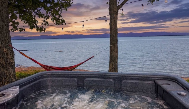 Waterfront Chalet w/Hot Tub, Fireplace, WiFi