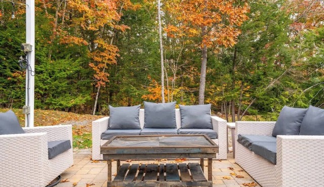 Windham Lakefront: Fire Pit and Modern Comforts