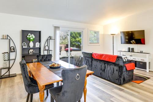 Work, Explore & Unwind: Greenville Getaway w/Yard