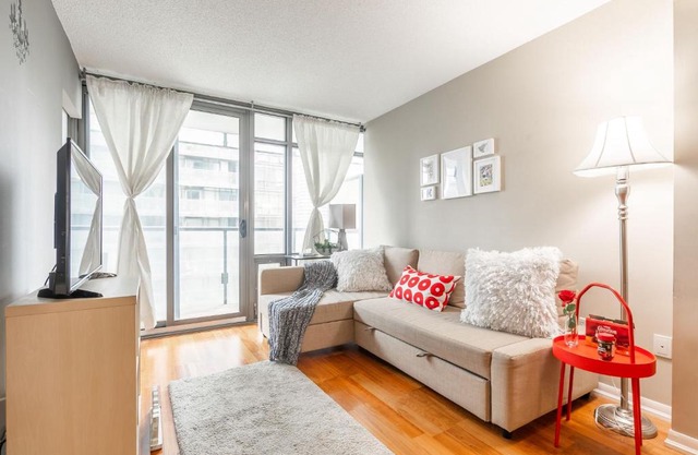 Breathtaking 2BR Condo Downtown with Free Parking
