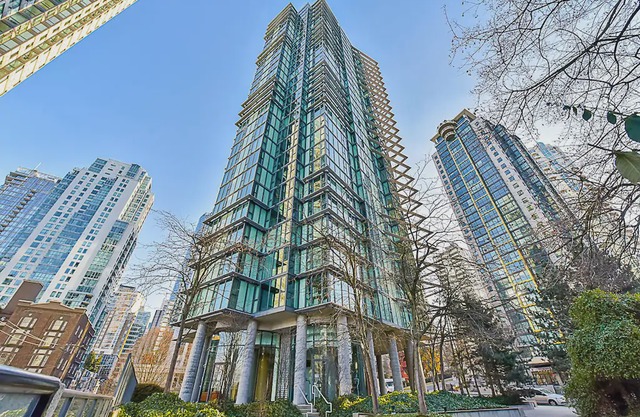 Wow! Coal Harbour Beauty